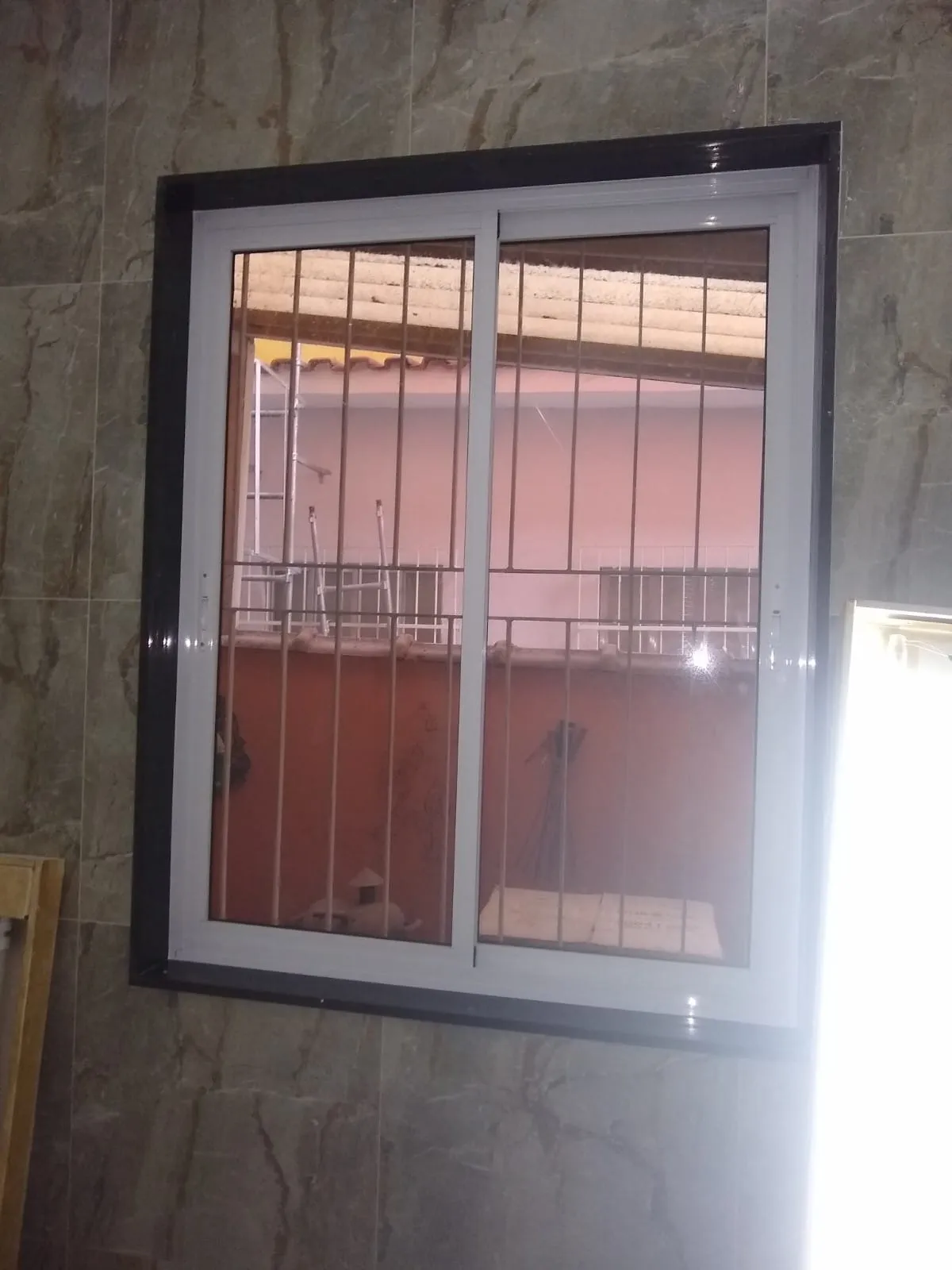 Fabrica de janelas de alumínio branco