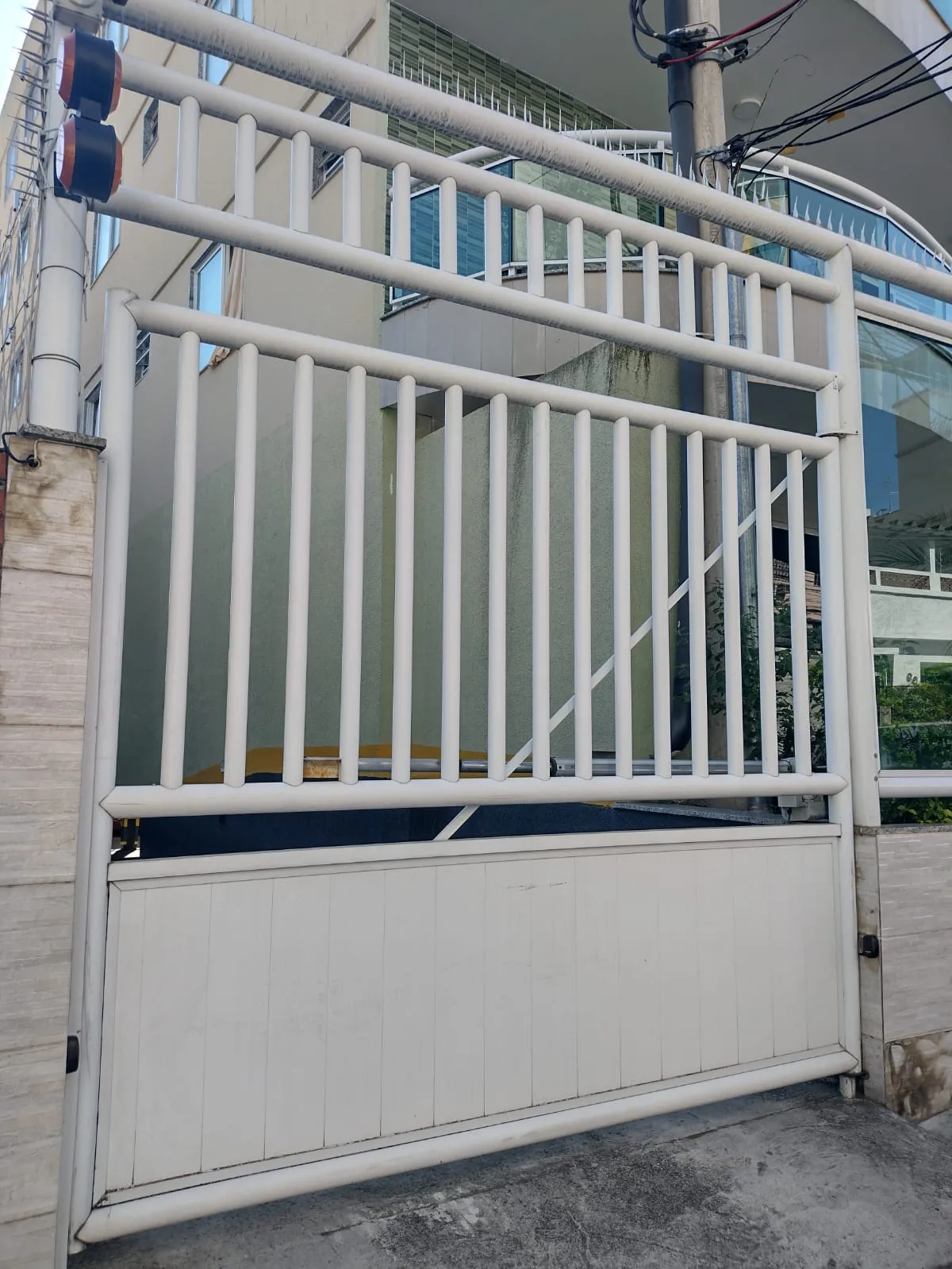 Fábrica de portas de ferro para obra