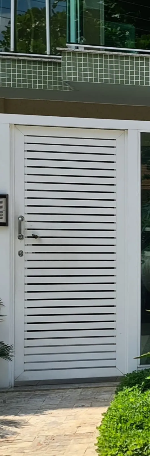 Fábrica de portas e janelas de ferro
