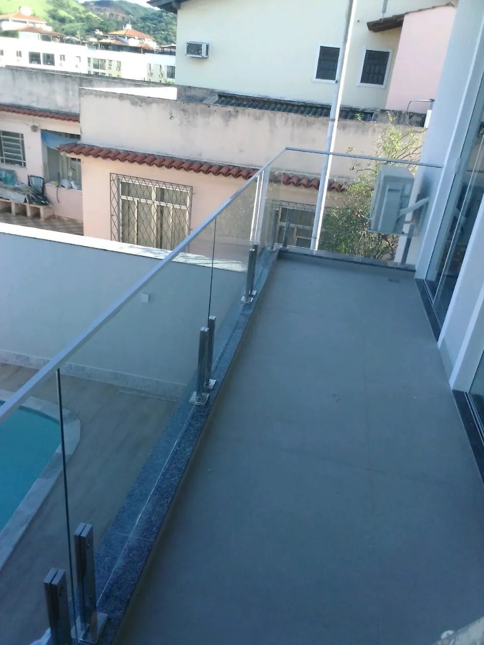 Instalação de guarda corpo de vidro na Nova Iguaçu