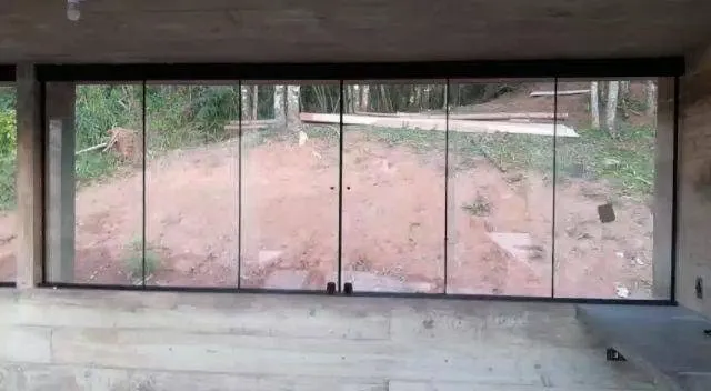 Instalação de janela de vidro temperado