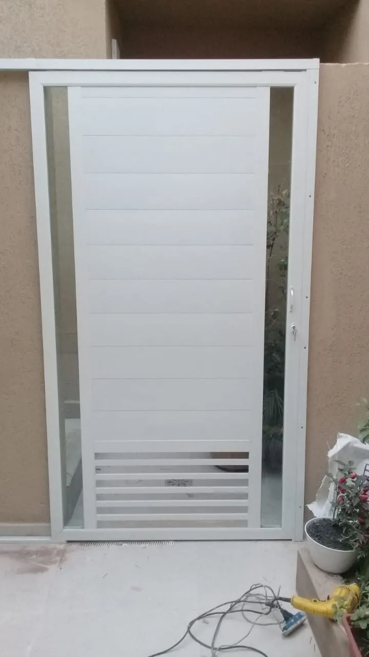 Instalação de portas de alumínio residencial